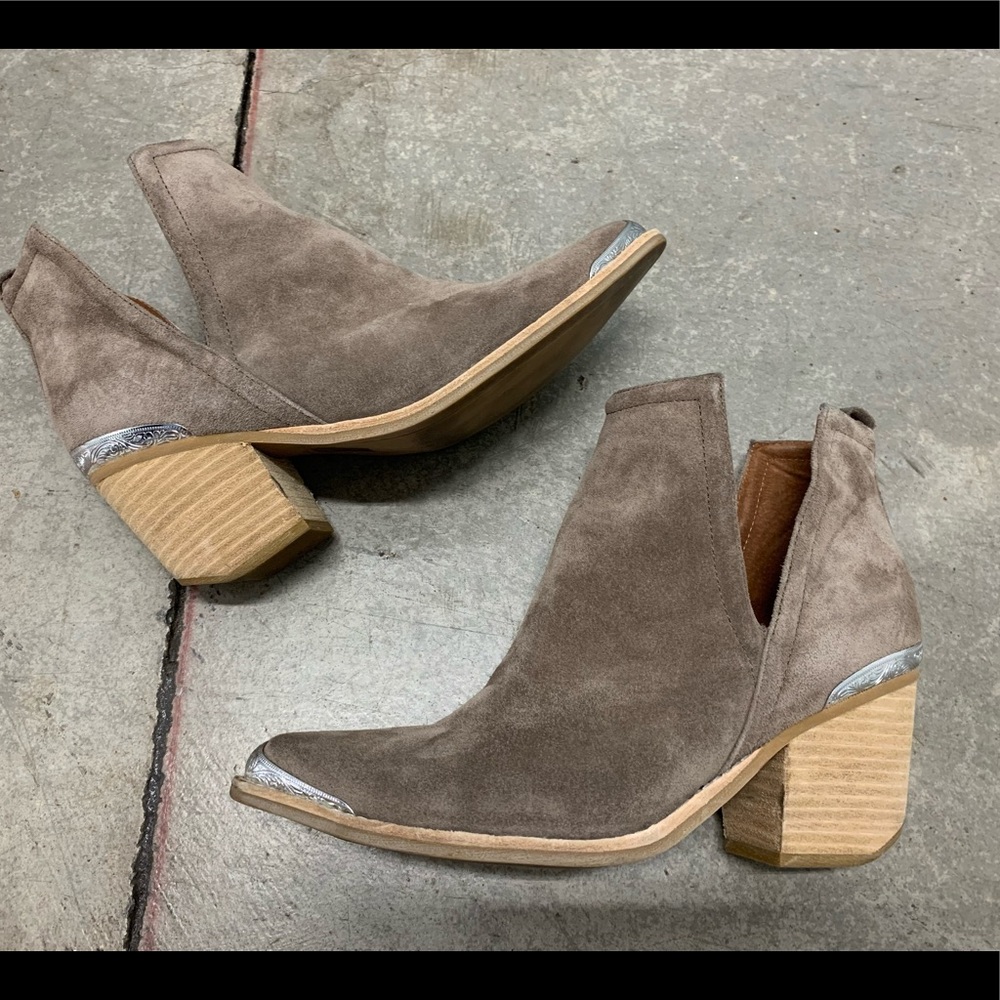 Jeffrey Campbell Cromwell Taupe Bootie Size 9